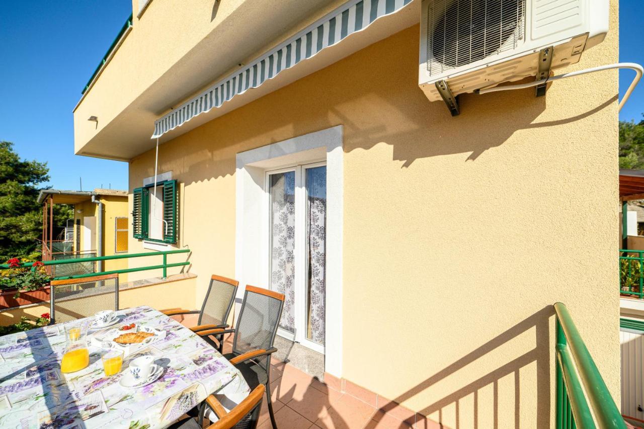 Apartments Vala Zaboric - With Boat Mooring Luaran gambar