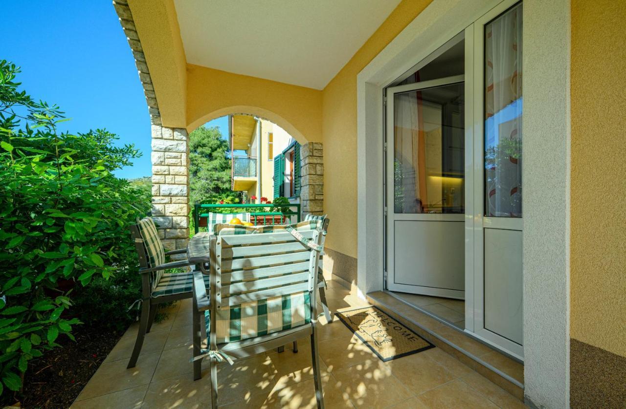 Apartments Vala Zaboric - With Boat Mooring Luaran gambar