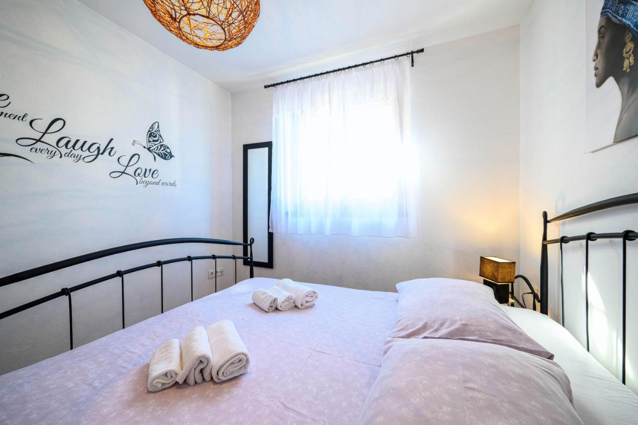 Apartments Vala Zaboric - With Boat Mooring Luaran gambar