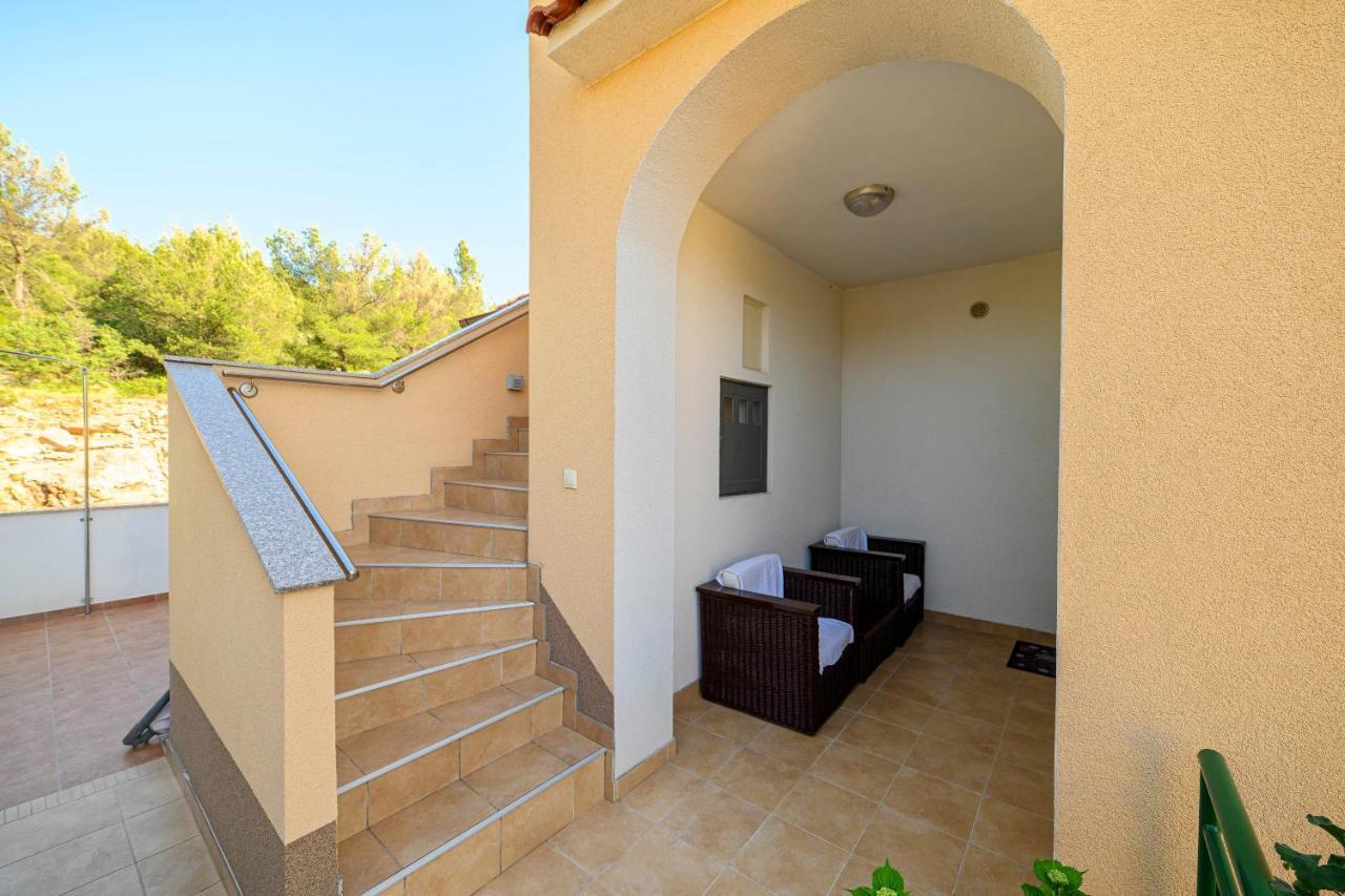 Apartments Vala Zaboric - With Boat Mooring Luaran gambar
