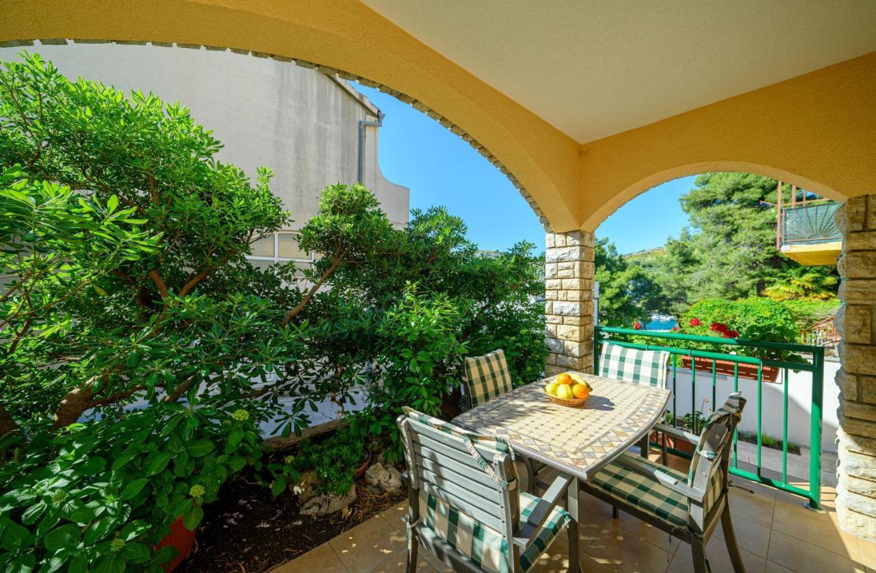 Apartments Vala Zaboric - With Boat Mooring Luaran gambar